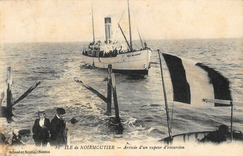Carte postale ancienne Ile De Noirmoutier Arrivee D'Un Vapeur D'Excursion