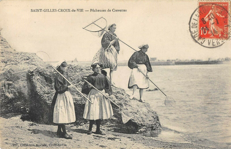 Carte postale ancienne Saint Gilles Croix De Vie Pecheuses De Crevettes à Saint-Gilles-Croix-de-Vie