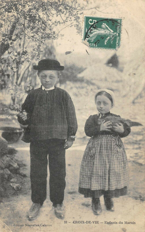 Carte postale ancienne Croix De Vie Enfants Du Marais