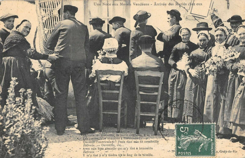 Carte postale ancienne Une Noce Aux Marais Vendeens Arrivee Des Maries Chez Eux