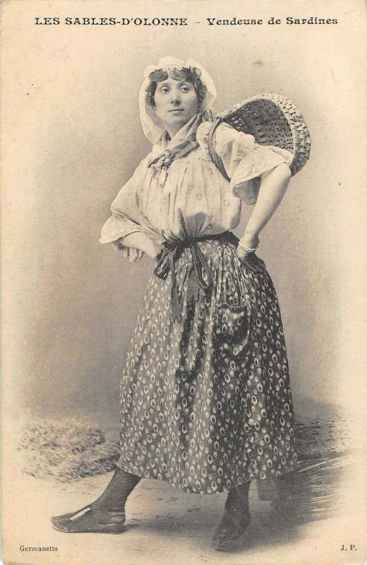 Carte postale ancienne Les Sables D'Olonne Vendeuse De Sardines aux Sables-d'Olonne