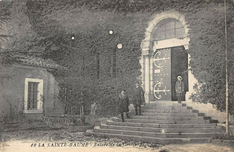 Carte postale ancienne La Sainte Baume Entree De La Grotte