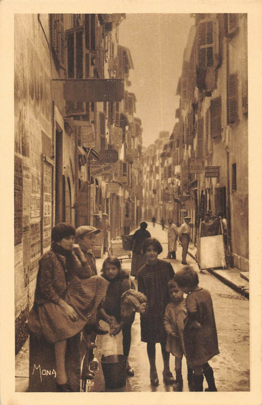 Carte postale ancienne Toulon Rue De L'Hopital à Toulon