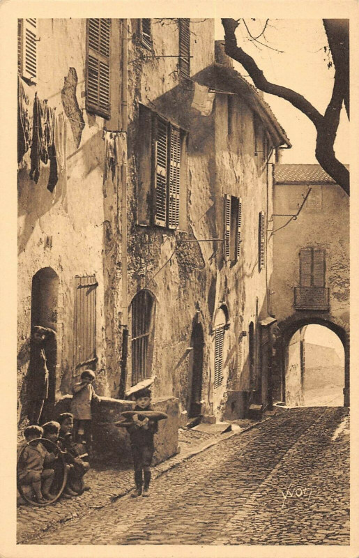 Carte postale ancienne Hyeres Le Vieux Quartier à Hyères