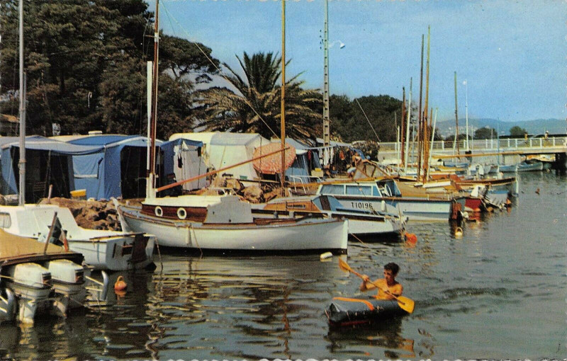Carte postale ancienne Hyeres Le Petit Port De L'Aygade à Hyères