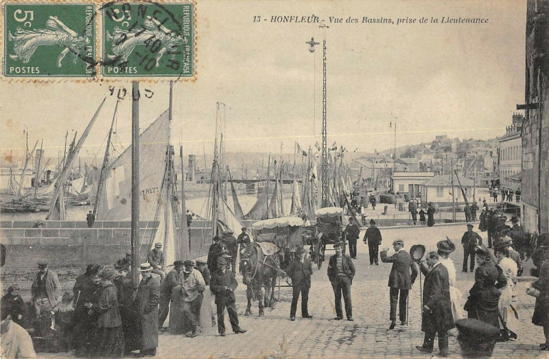 Carte postale ancienne Honfleur Vue Des Bassins Prise De La Lieutenance à Honfleur