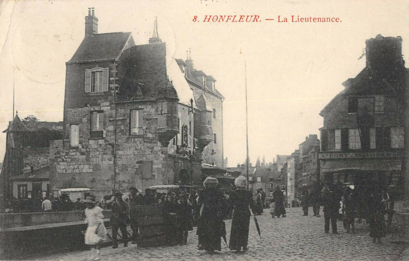 Carte postale ancienne Honfleur La Lieutenance à Honfleur