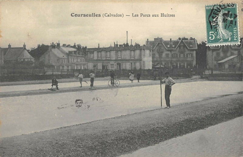 Carte postale ancienne Courseulles Les Parcs Aux Huitres