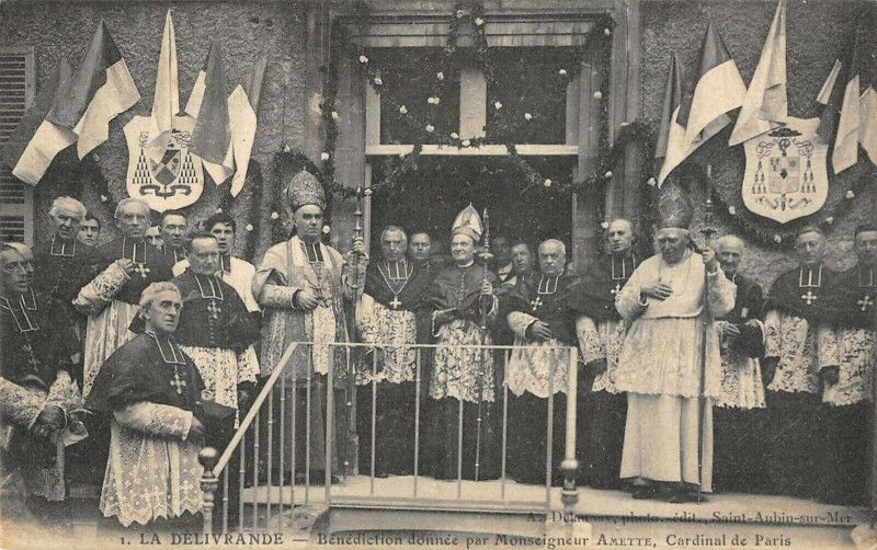Carte postale ancienne La Delivrande Benediction Donnee Par Mgr Amette