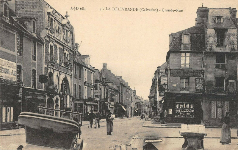 Carte postale ancienne La Delivrande Grande Rue