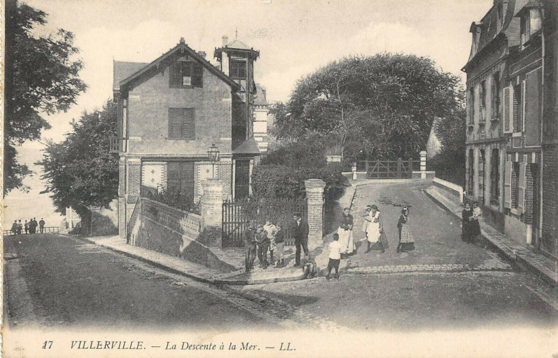 Carte postale ancienne Villerville La Descente A La Mer à Villerville
