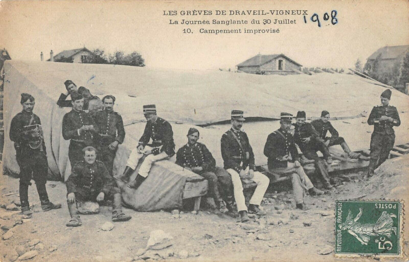 Carte postale ancienne Les Greves De Draveil La Journee Sanglante 30 Juillet Campement Improvise à Draveil