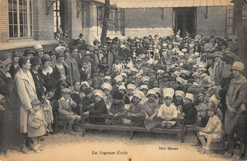 Carte postale ancienne Paris XIIe Ecole Elemantaire La Joyeuse Ecole 4 Rue Bigan à Paris 12e