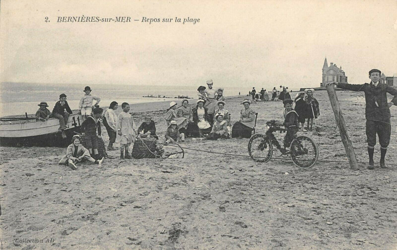 Carte postale ancienne Bernieres Sur Mer Repos Sur La Plage