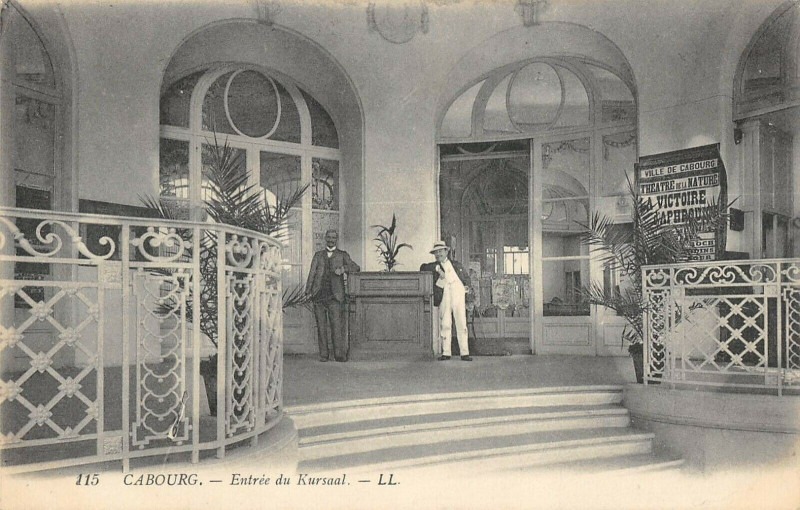 Carte postale ancienne Cabourg Entree Du Kursaal à Cabourg