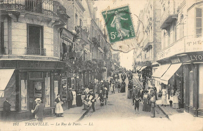 Carte postale ancienne Trouville La Rue De Paris