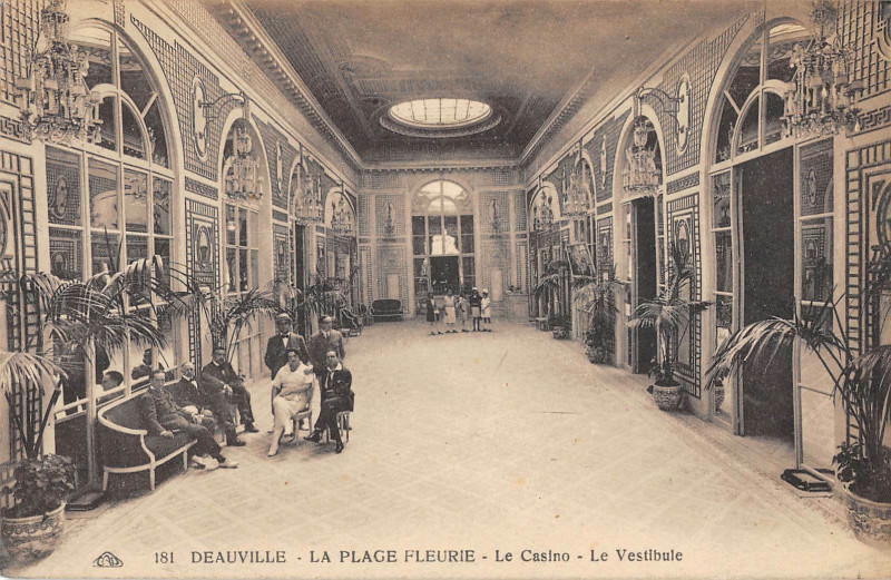 Carte postale ancienne Deauville Le Casino Le Vestibule à Deauville
