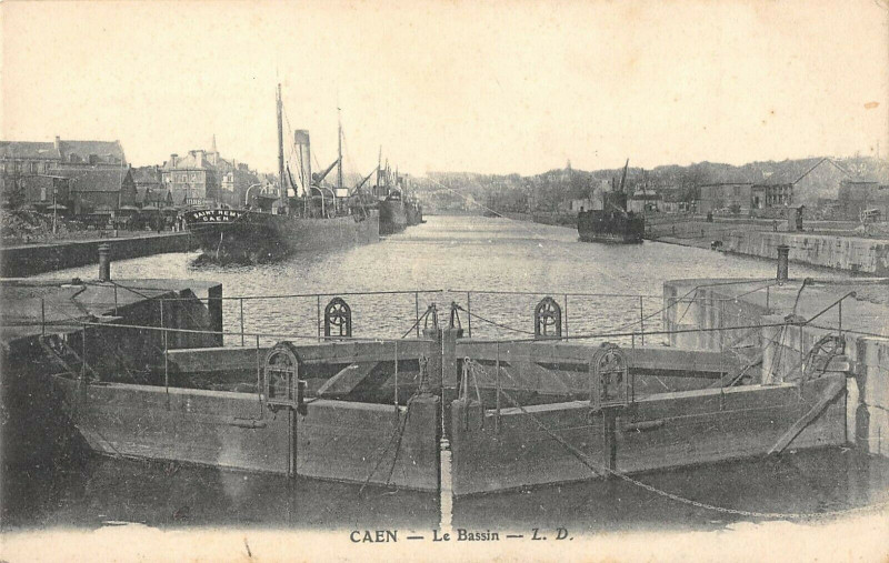 Carte postale ancienne Caen Le Bassin à Caen