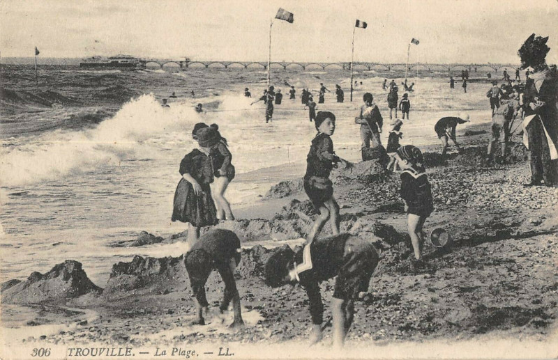 Carte postale ancienne Trouville La Plage