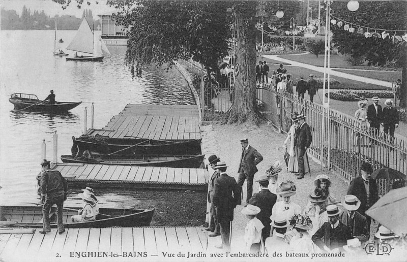Carte postale ancienne Enghien Les Bains Vue Du Jardin Embarcadere Des Bateaux De Promenade à Enghien-les-Bains