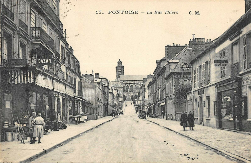 Carte postale ancienne Pontoise La Rue Thiers à Pontoise
