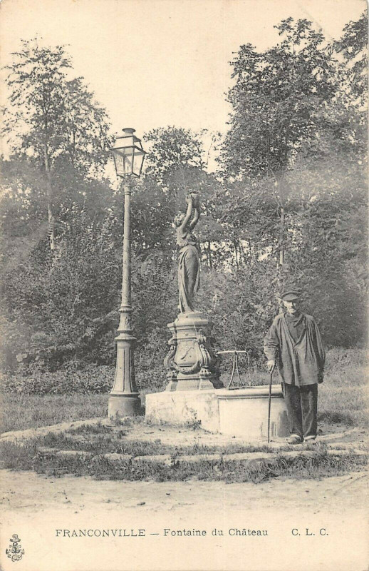 Carte postale ancienne Franconville Fontaine Du Chateau à Franconville