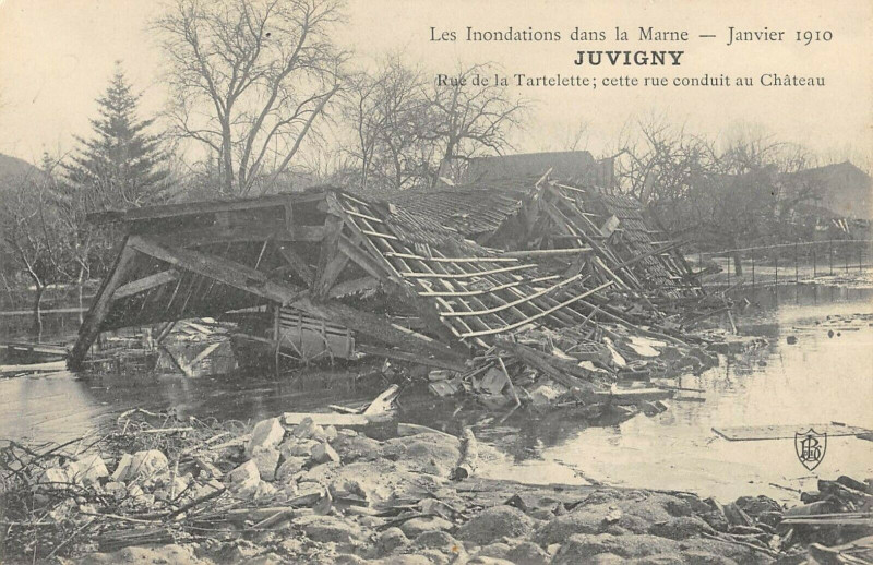 Carte postale ancienne Juvigny Inondations 1910 Rue De La Tartelette à Igny