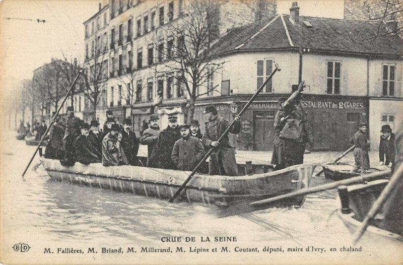 Carte postale ancienne Ivry Inondations Fallieres Briand Millerand