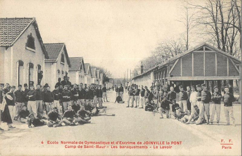 Carte postale ancienne Joinville Le Pont Ecole De Gymnastique Camp Saint-Maur Baraquements Lavoir à Joinville-le-Pont