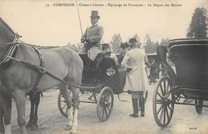 Carte postale ancienne Compiegne Chasse A Courre Equipage Du Francport Le Depart Des Maitres à Compiègne