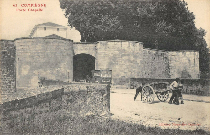 Carte postale ancienne Compiegne Porte Chapelle à Compiègne