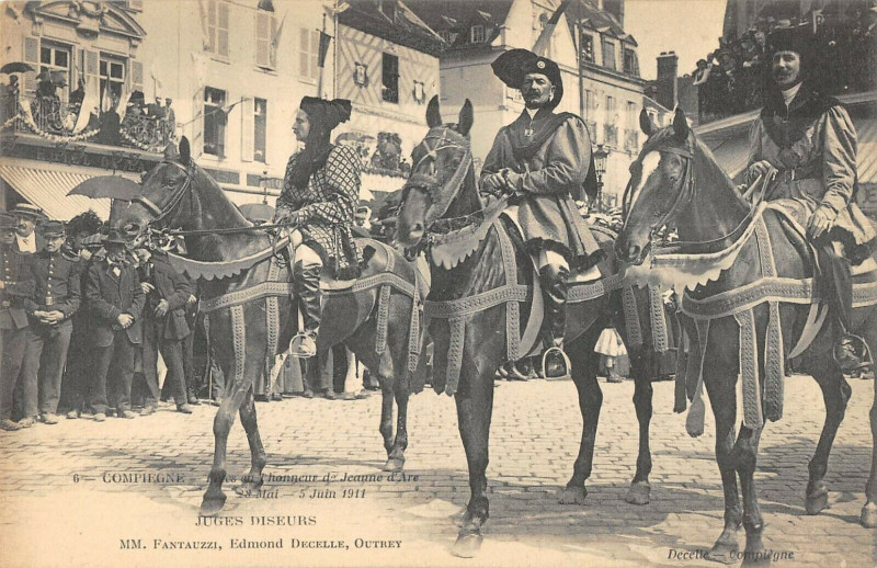 Carte postale ancienne Compiegne Fetes De Jeanne D'Arc Juges Diseurs à Compiègne