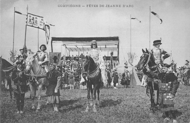 Carte postale ancienne Compiegne Fetes De Jeanne D'Arc à Compiègne