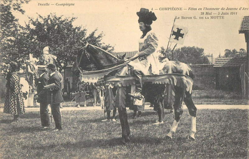 Carte postale ancienne Compiegne Fetes De Jeanne D'Arc Baron G.de La Motte à Compiègne