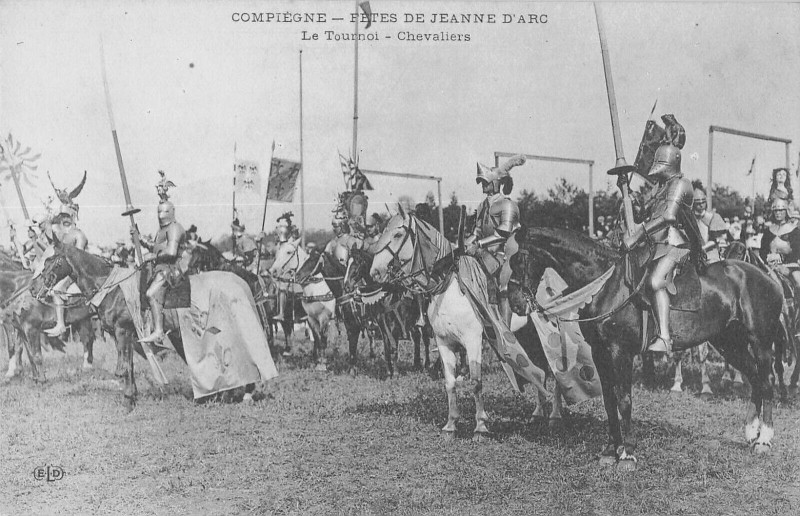 Carte postale ancienne Compiegne Fetes De Jeanne D'Arc Le Tournoi Chevaliers à Compiègne