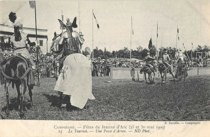 Carte postale ancienne Compiegne Fetes De Jeanne D'Arc Le Tournoi Une Passe D'Armes à Compiègne