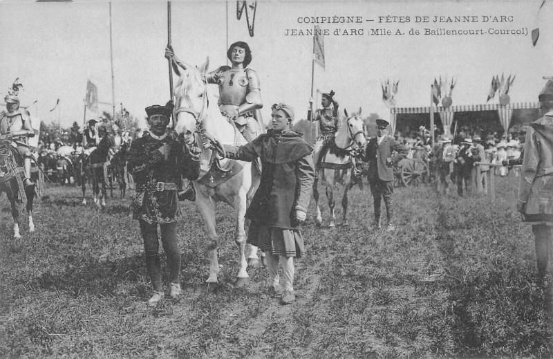 Carte postale ancienne Compiegne Fetes De Jeanne D'Arc à Compiègne