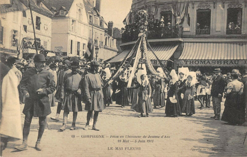 Carte postale ancienne Compiegne Fetes De Jeanne D'Arc Le Mai Fleuri à Compiègne