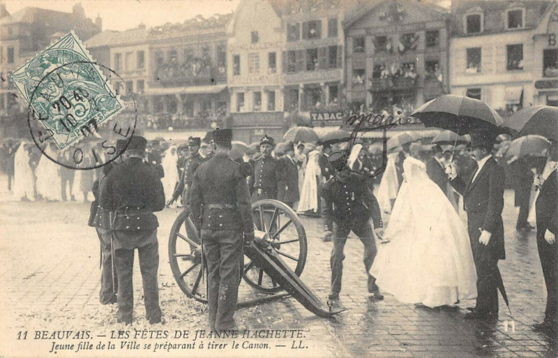 Carte postale ancienne Beauvais Fete De Jeanne Hachette Jeune Fille De La Ville à Beauvais