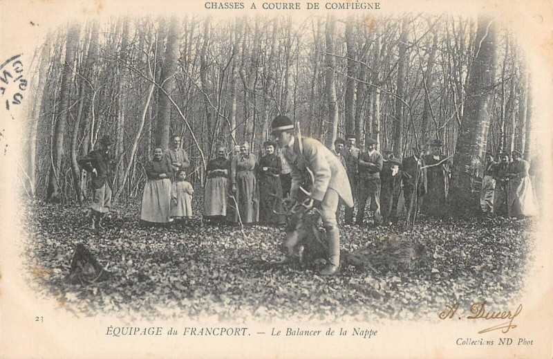 Carte postale ancienne Compiegne Chasse A Courre Equipage De Francport Le Balancer De La Nappe à Compiègne
