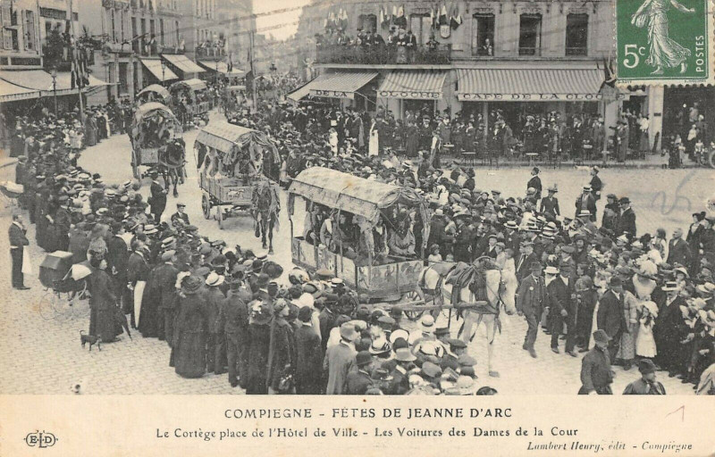Carte postale ancienne Compiegne Fetes De Jeanne D'Arc Le Cortege à Compiègne
