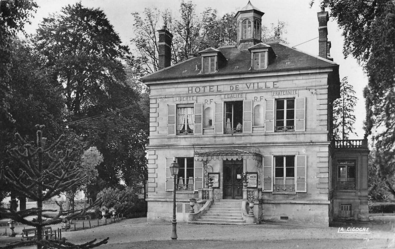 Carte postale ancienne Liancourt Hotel De Ville à Liancourt