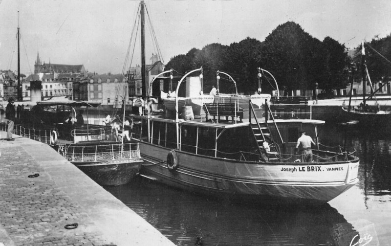 Carte postale ancienne Vannes Le Port à Vannes