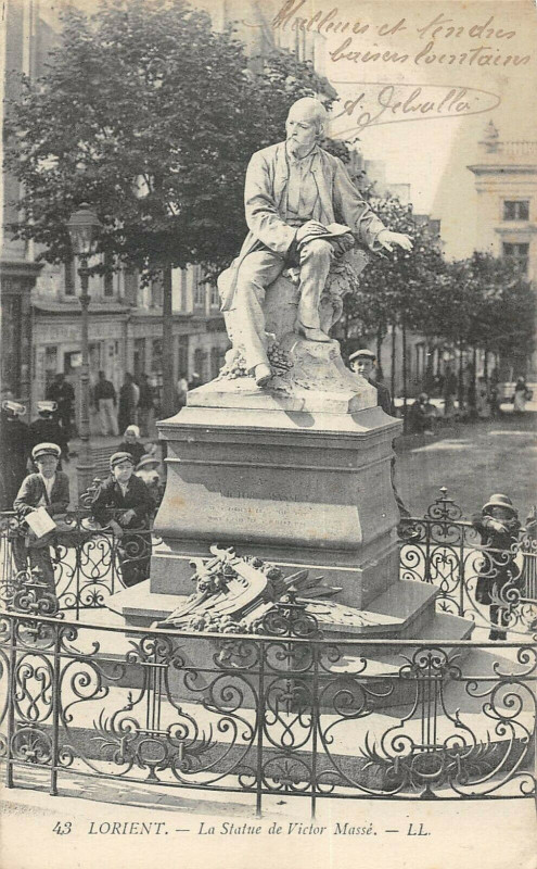 Carte postale ancienne Lorient Statue Victor Masse à Lorient