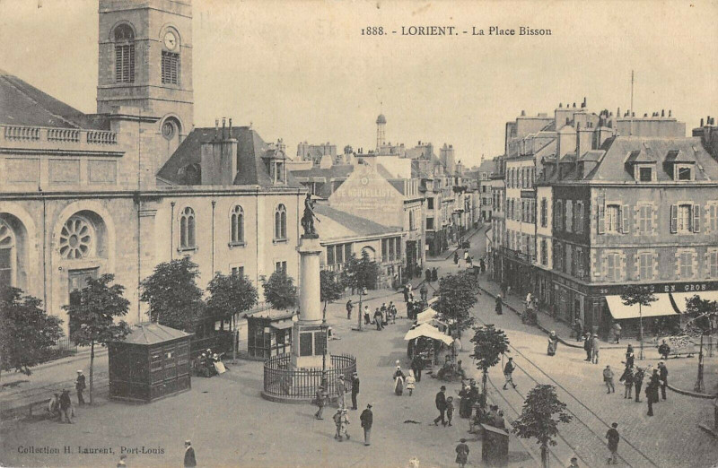 Carte postale ancienne Lorient La Place Bisson à Lorient
