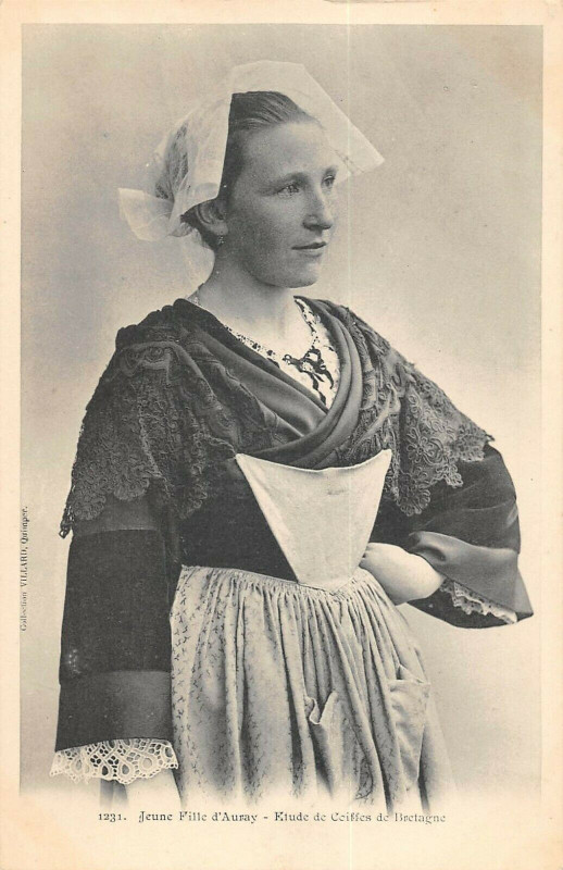 Carte postale ancienne Jeune Fille D'Auray à Auray