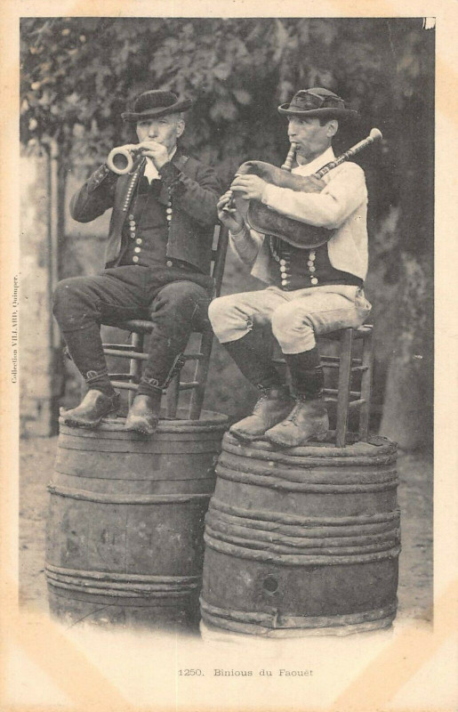 Carte postale ancienne Binious Du Faouet