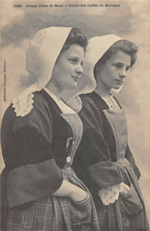 Carte postale ancienne Jeunes Filles De Baud à Baud