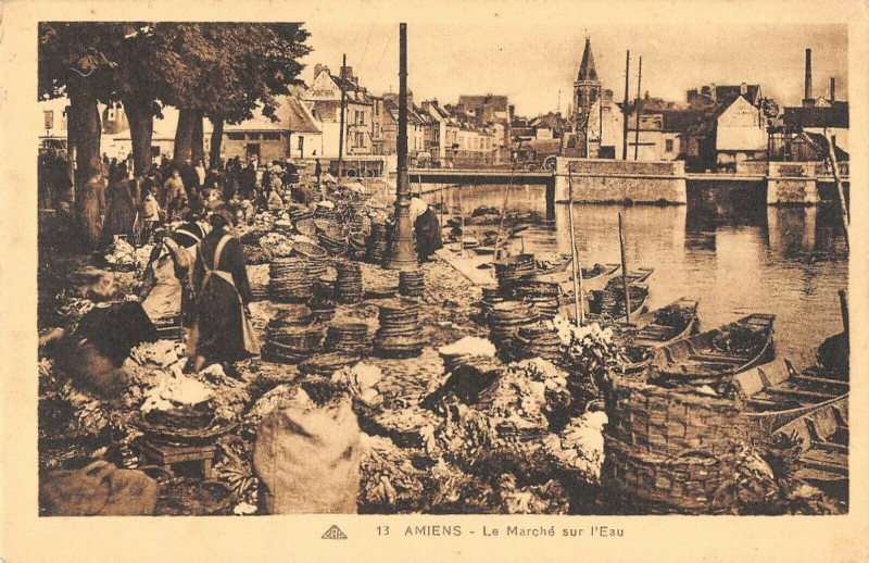 Carte postale ancienne Amiens Le Marche Sur L'Eau à Amiens