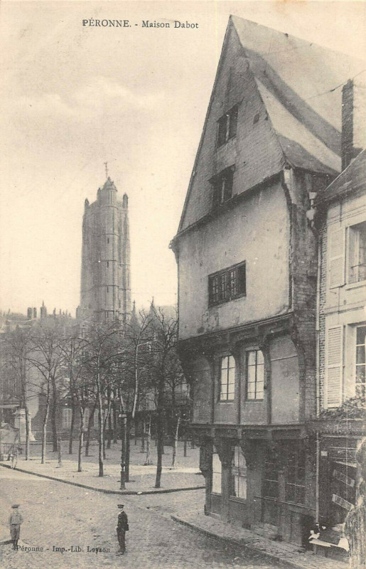 Carte postale ancienne Peronne Maison Dabot à Péronne